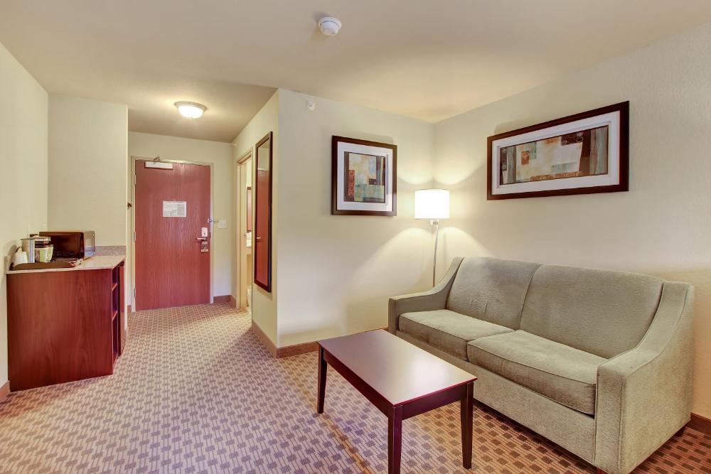 King Studio with Sofa Bed interior